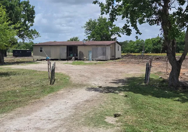 Photo 3 of Single family home for sale at 8235 County Rd 128, Alvin, TX 77511 | MLS# 51023880 | Listing updated on 2026-09-09