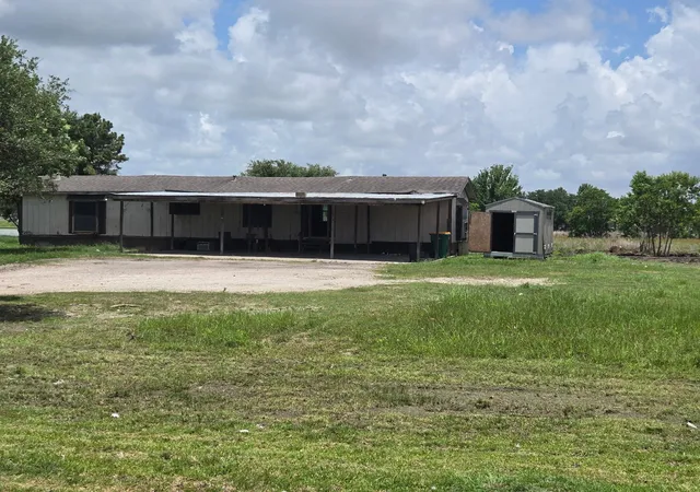 Photo 3 of Single family home for sale at 8235 County Rd 128, Alvin, TX 77511 | MLS# 51023880 | Listing updated on 2026-09-09
