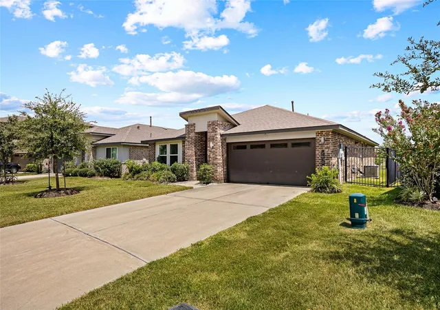 Photo 3 of Single family home for sale at 2630 Vanilla Sky Ln, La Marque, TX 77568 | MLS# 92952504 | Listing updated on 2026-09-20
