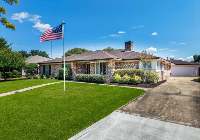 Photo 2 of Single family home for sale at 3615 Point Clear Dr, Missouri City, TX 77459 | MLS# 82426701 | Listing updated on 2026-09-14