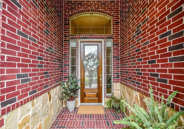 Photo 1 of Sale Pending at 6518 Monrovia Ln, Sugar Land, TX 77479 | MLS# 44496741 | Listing updated on 2026-09-23