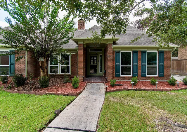 Photo 2 of Sale Pending at 11727 Mighty Redwood Dr, Houston, TX 77059 | MLS# 84836379 | Listing updated on 2026-09-28