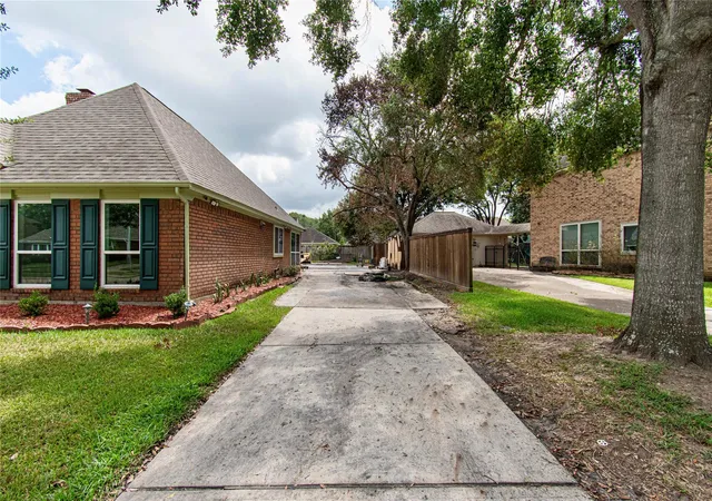 Photo 3 of Sale Pending at 11727 Mighty Redwood Dr, Houston, TX 77059 | MLS# 84836379 | Listing updated on 2026-09-28