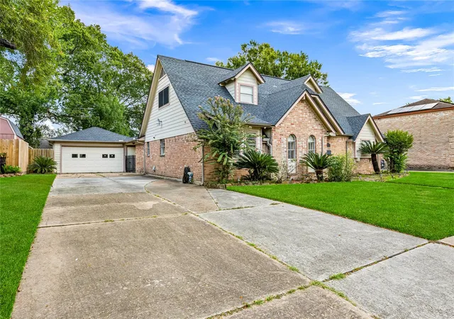 Photo 2 of Single family home for sale at 13619 Whitchurch Way, Houston, TX 77015 | MLS# 86266189 | Listing updated on 2026-09-11