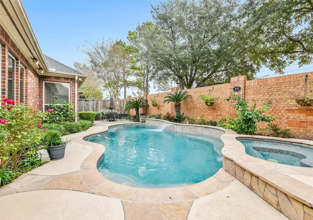 Photo 2 of Single family home for sale at 11413 Gallant Ridge Ln, Houston, TX 77082 | MLS# 61920113 | Listing updated on 2026-09-11