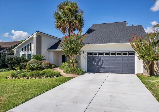 Photo 2 of Single family home for sale at 107 Shirleen Dr, Seabrook, TX 77586 | MLS# 8876058 | Listing updated on 2026-09-24