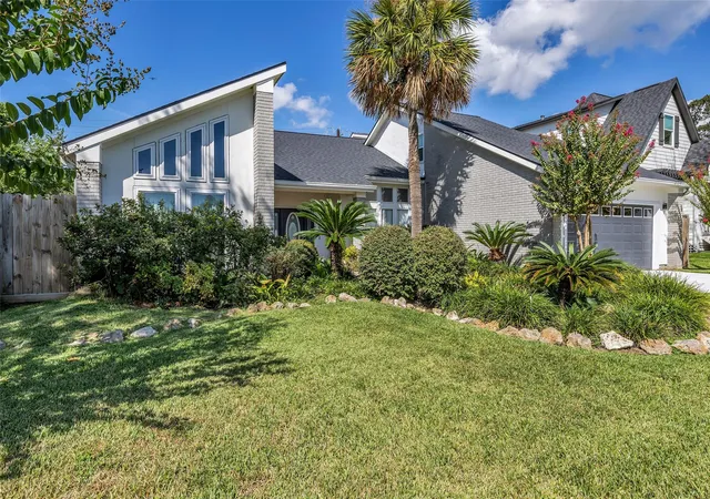 Photo 3 of Single family home for sale at 107 Shirleen Dr, Seabrook, TX 77586 | MLS# 8876058 | Listing updated on 2026-09-24