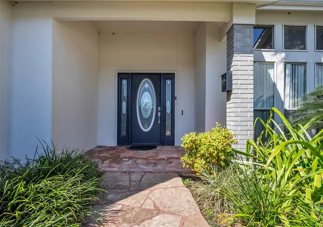 Photo 3 of Single family home for sale at 107 Shirleen Dr, Seabrook, TX 77586 | MLS# 8876058 | Listing updated on 2026-09-24