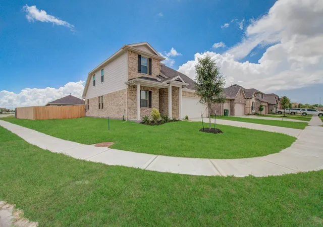 Photo 3 of Single family home for sale at 8438 Quiet Bay Dr, Baytown, TX 77523 | MLS# 35660197 | Listing updated on 2026-09-17
