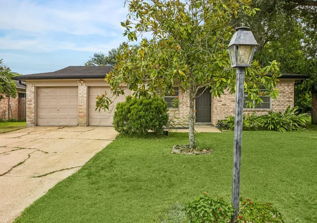 Photo 1 of Single family home for sale at 511 Debbie Ln, Alvin, TX 77511 | MLS# 5109019 | Listing updated on 2026-09-19