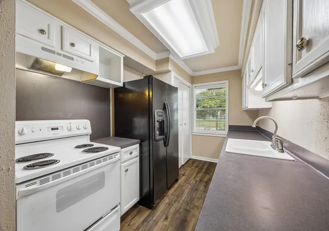Photo 3 of Single family home for sale at 511 Debbie Ln, Alvin, TX 77511 | MLS# 5109019 | Listing updated on 2026-09-19