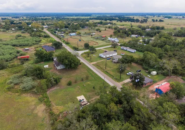 Photo 3 of Sale Pending at 1431 Oil Fld Rd, Bellville, TX 77418 | MLS# 60952008 | Listing updated on 2026-09-14