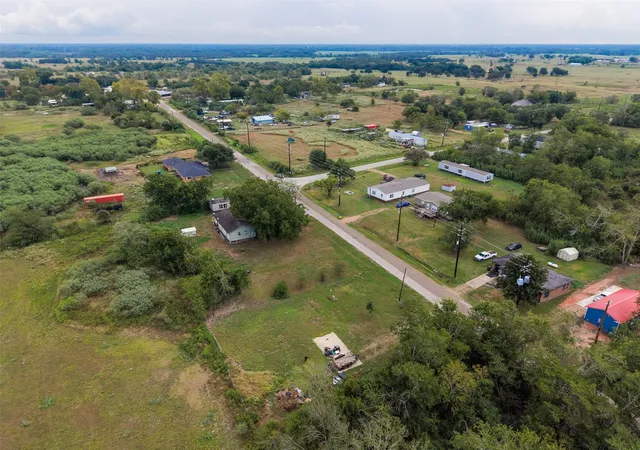 Photo 3 of Sale Pending at 1431 Oil Fld Rd, Bellville, TX 77418 | MLS# 60952008 | Listing updated on 2026-09-14