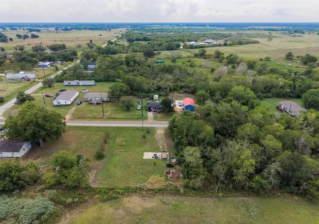 Photo 4 of Sale Pending at 1431 Oil Fld Rd, Bellville, TX 77418 | MLS# 60952008 | Listing updated on 2026-09-14