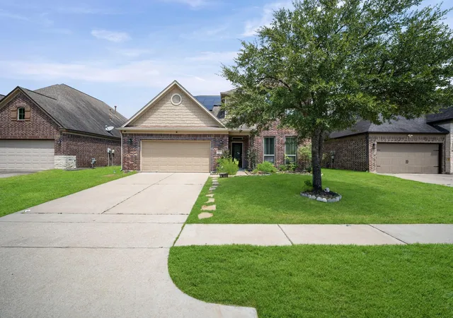 Photo 3 of Single family home for sale at 19126 Cardinal Grv Ct, Cypress, TX 77429 | MLS# 27569699 | Listing updated on 2026-09-16