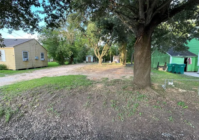 Photo 3 of Land for sale at 307 Ross St, La Marque, TX 77568 | MLS# 19257337 | Listing updated on 2026-09-10