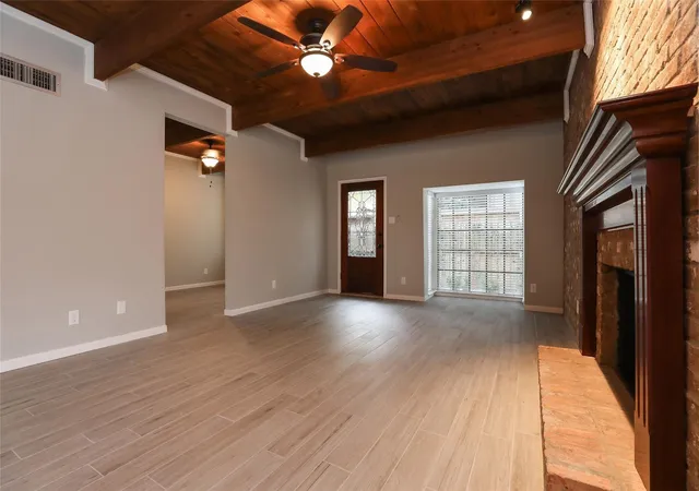 Photo 3 of Townhouse for sale at 5370 Brownway St #D33, Houston, TX 77056 | MLS# 23260214 | Listing updated on 2026-09-14