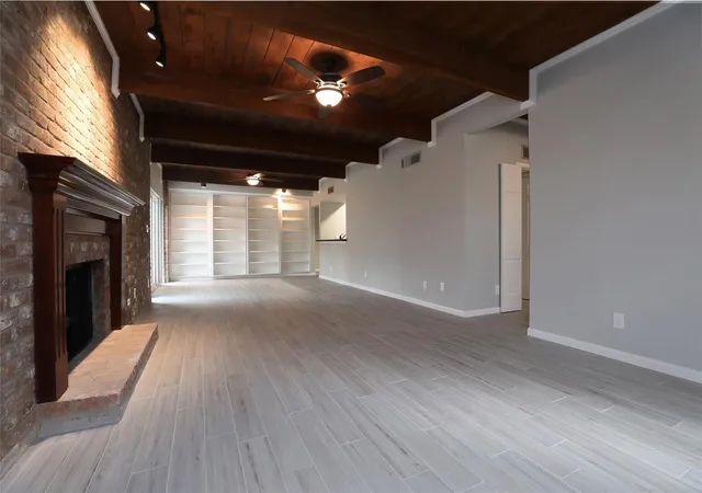 Photo 3 of Townhouse for sale at 5370 Brownway St #D33, Houston, TX 77056 | MLS# 23260214 | Listing updated on 2026-09-14