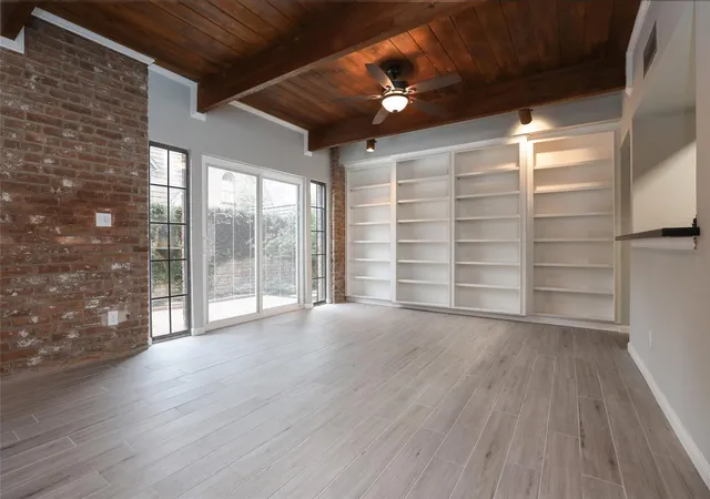 Photo 4 of Townhouse for sale at 5370 Brownway St #D33, Houston, TX 77056 | MLS# 23260214 | Listing updated on 2026-09-14