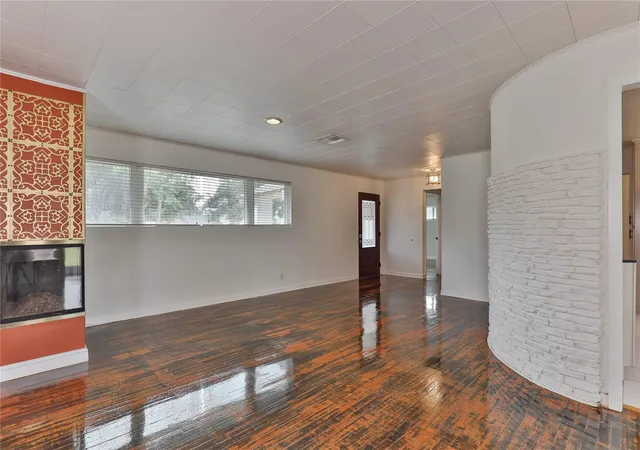 Photo 4 of Single family home for sale at 114 Persimmon Ln, Lake Jackson, TX 77566 | MLS# 56028340 | Listing updated on 2026-09-09