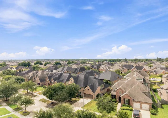 Photo 3 of Single family home for sale at 3923 Pebble Hts Ln, Sugar Land, TX 77479 | MLS# 8998209 | Listing updated on 2026-10-03