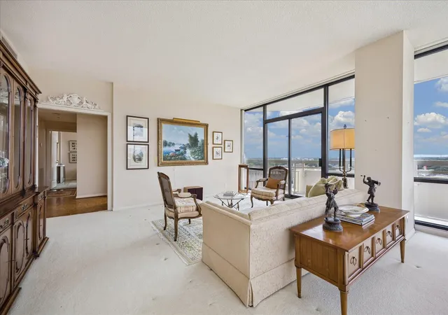 Photo 3 of Condo for sale at 15 Greenway Plz #9F, Houston, TX 77046 | MLS# 71063332 | Listing updated on 2026-09-21