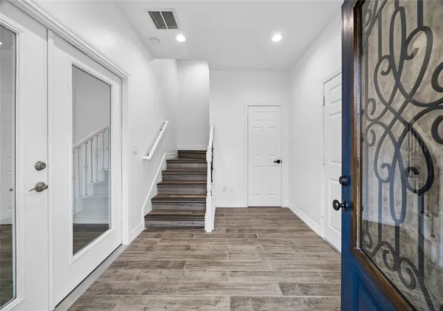 Photo 1 of Single family home for sale at 2032 Spenwick Dr, Houston, TX 77055 | MLS# 98253674 | Listing updated on 2026-09-22