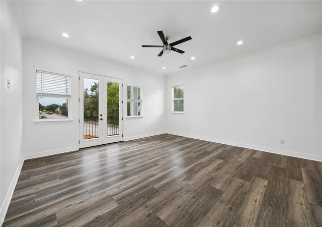 Photo 4 of Single family home for sale at 2032 Spenwick Dr, Houston, TX 77055 | MLS# 98253674 | Listing updated on 2026-09-22