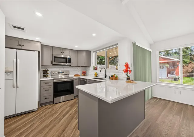 Photo 2 of Single family home for sale at 1430 Ashwood Dr, Sugar Land, TX 77498 | MLS# 25789384 | Listing updated on 2026-09-20