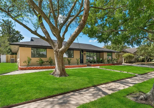 Photo 2 of Single family home for sale at 5751 Jason St, Houston, TX 77096 | MLS# 26193105 | Listing updated on 2026-09-12
