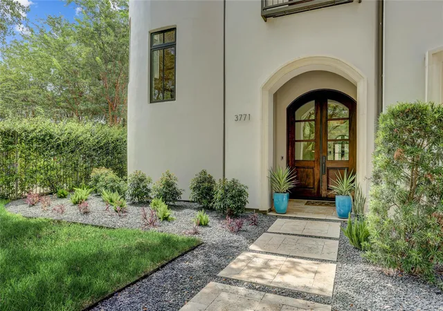 Photo 3 of Sale Pending at 3771 Childress St, Houston, TX 77005 | MLS# 59428166 | Listing updated on 2026-09-11