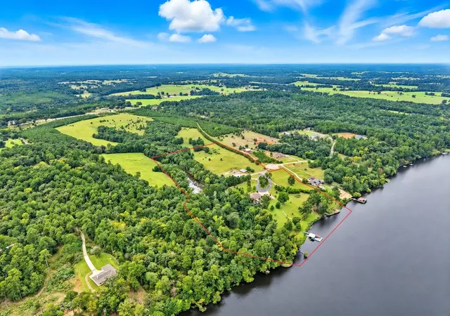 Photo 4 of Single family home for sale at 179 Springlake Dr, Gladewater, TX 75647 | MLS# 67424732 | Listing updated on 2026-09-18