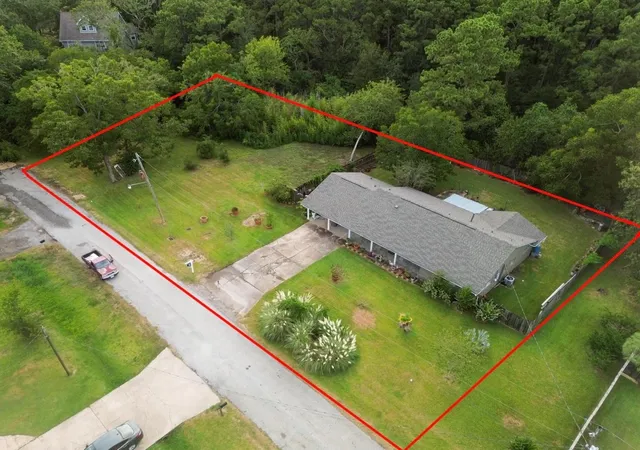 Photo 1 of Single family home for sale at 2117 Pecan St, Dickinson, TX 77539 | MLS# 89081973 | Listing updated on 2026-09-11