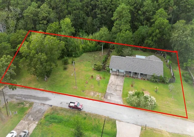 Photo 2 of Single family home for sale at 2117 Pecan St, Dickinson, TX 77539 | MLS# 89081973 | Listing updated on 2026-09-11