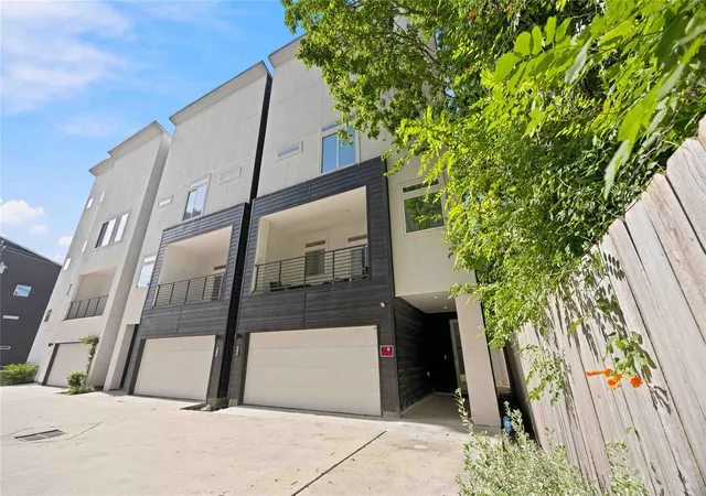 Photo 2 of Single family home for sale at 507 Schweikhardt St, Houston, TX 77020 | MLS# 72258330 | Listing updated on 2026-09-09