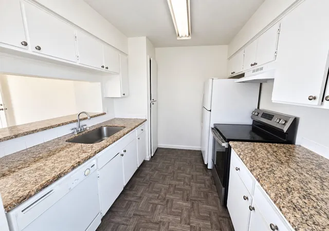 Photo 3 of Condo for sale at 9898 Club Crk Dr #1613, Houston, TX 77036 | MLS# 86706352 | Listing updated on 2026-09-22