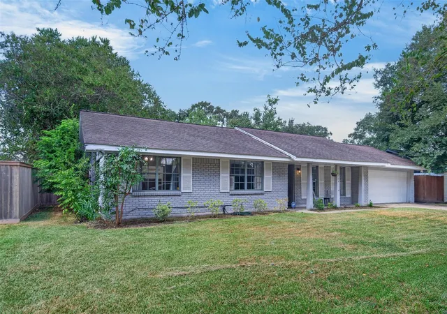 Photo 2 of Single family home for sale at 10706 Oasis Dr, Houston, TX 77096 | MLS# 92638072 | Listing updated on 2026-09-27