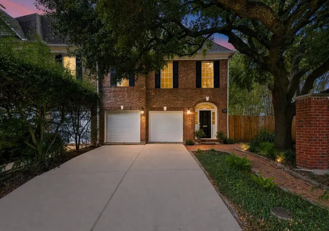 Photo 1 of Townhouse for sale at 5597 Beverlyhill St, Houston, TX 77056 | MLS# 18003959 | Listing updated on 2026-09-02