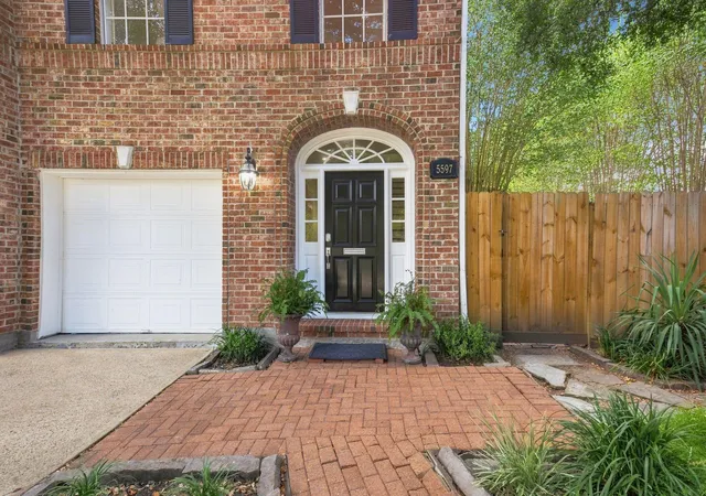 Photo 3 of Townhouse for sale at 5597 Beverlyhill St, Houston, TX 77056 | MLS# 18003959 | Listing updated on 2026-09-02