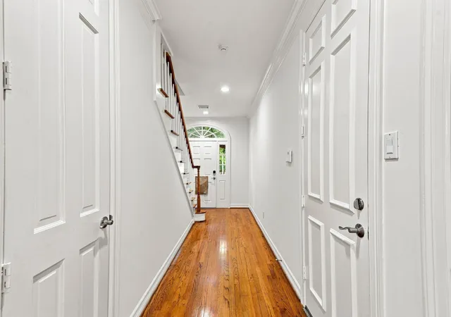 Photo 4 of Townhouse for sale at 5597 Beverlyhill St, Houston, TX 77056 | MLS# 18003959 | Listing updated on 2026-09-02