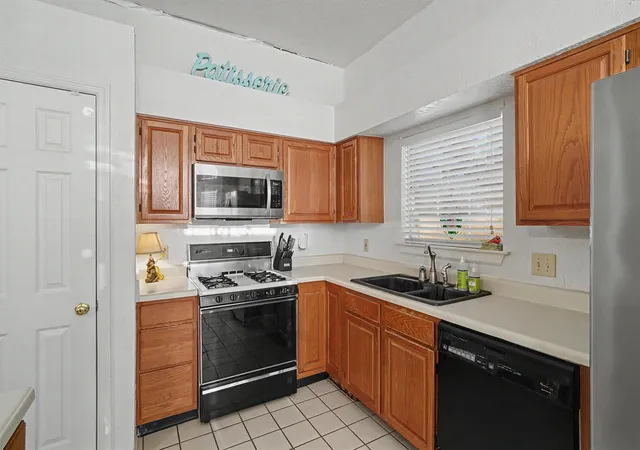 Photo 3 of Sale Pending at 14206 Orchard Farms Ln, Houston, TX 77062 | MLS# 98799707 | Listing updated on 2026-09-15