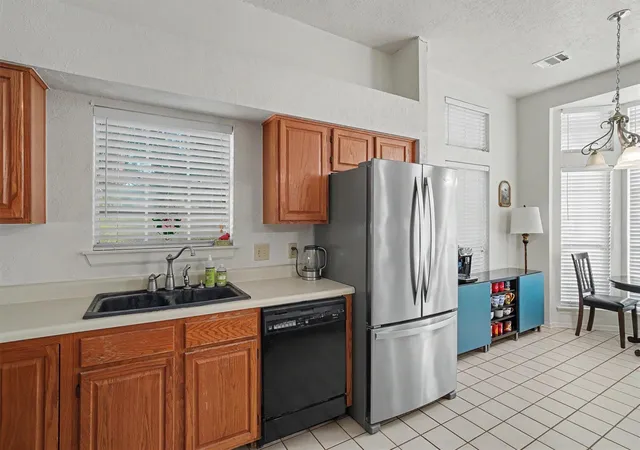 Photo 4 of Sale Pending at 14206 Orchard Farms Ln, Houston, TX 77062 | MLS# 98799707 | Listing updated on 2026-09-15