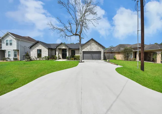 Photo 2 of Single family home for sale at 5806 Honey Grv Ave, Rosharon, TX 77583 | MLS# 85736302 | Listing updated on 2026-09-11