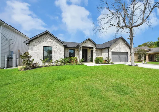 Photo 3 of Single family home for sale at 5806 Honey Grv Ave, Rosharon, TX 77583 | MLS# 85736302 | Listing updated on 2026-09-11