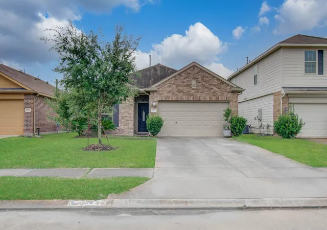 Photo 3 of Single family home for sale at 12727 Silver Winter Trl, Houston, TX 77014 | MLS# 56739344 | Listing updated on 2026-10-05
