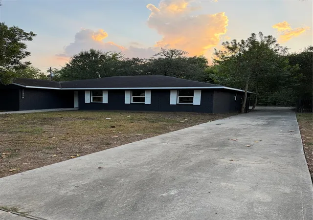 Photo 2 of Single family home for sale at 11410 Braewick Dr, Houston, TX 77035 | MLS# 76175604 | Listing updated on 2026-09-24