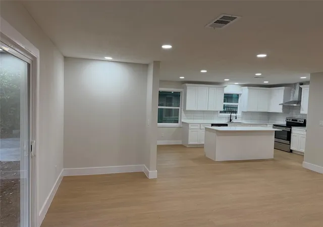 Photo 4 of Single family home for sale at 11410 Braewick Dr, Houston, TX 77035 | MLS# 76175604 | Listing updated on 2026-09-24