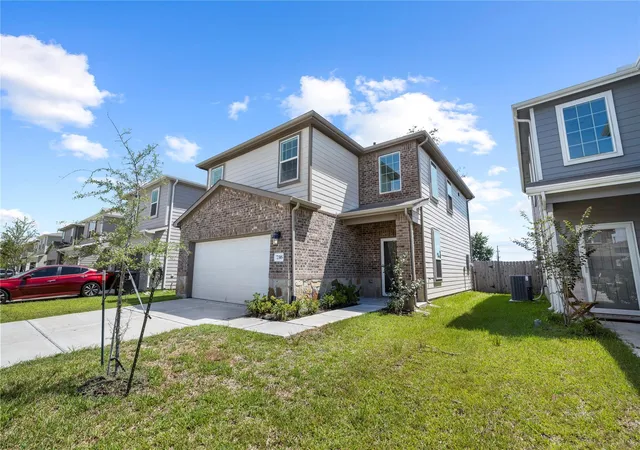 Photo 2 of Single family home for sale at 7316 Madison Cmns Ln, Houston, TX 77075 | MLS# 28851397 | Listing updated on 2026-09-17