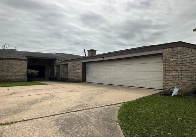 Photo 1 of Single family home for sale at 12007 S Fairhollow Ln, Houston, TX 77043 | MLS# 96282009 | Listing updated on 2026-09-22