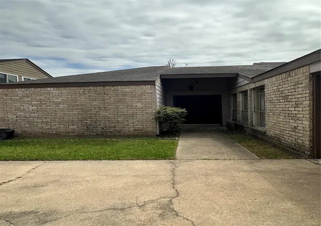 Photo 2 of Single family home for sale at 12007 S Fairhollow Ln, Houston, TX 77043 | MLS# 96282009 | Listing updated on 2026-09-22
